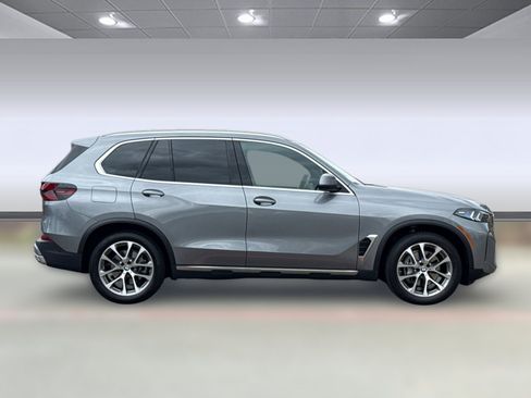 Used 2025 BMW X5 xDrive40i w/ Parking Assistance Package AWD/4WD image 8