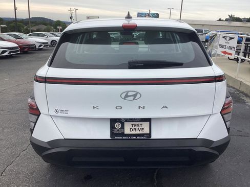 Used 2025 Hyundai Kona SE FWD image 6