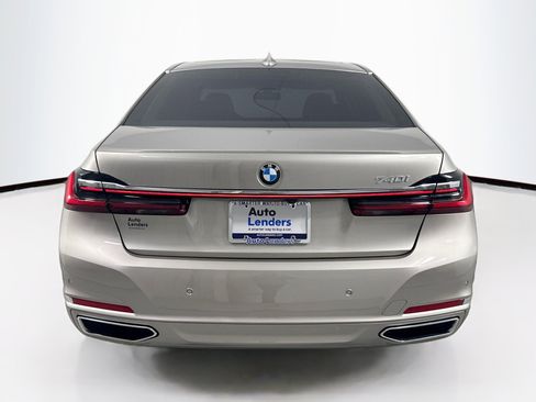 Used 2022 BMW 740i w/ Interior Design Package image 6