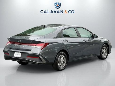 Used 2025 Hyundai Elantra SE w/ Cargo Package FWD image 7
