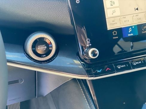 Used 2024 Jeep Wagoneer 2WD image 33