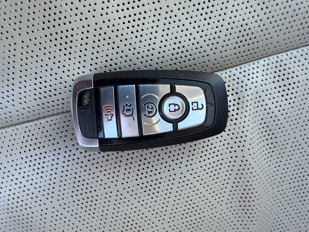 Used 2023 Ford Explorer Platinum w/ Technology Package AWD/4WD image 32