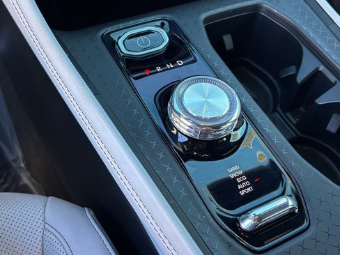 Used 2025 Jeep Wagoneer S Limited image 19