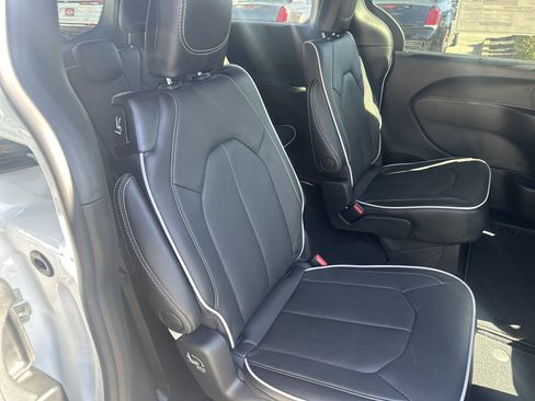 New 2026 Chrysler Pacifica Limited w/ S Appearance Package FWD image 26
