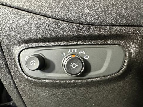 Used 2019 Chevrolet Equinox LT FWD image 14