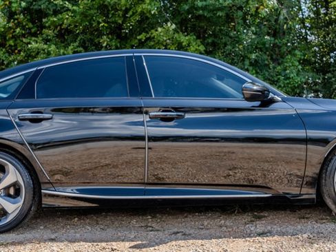 Used 2018 Honda Accord Touring image 6