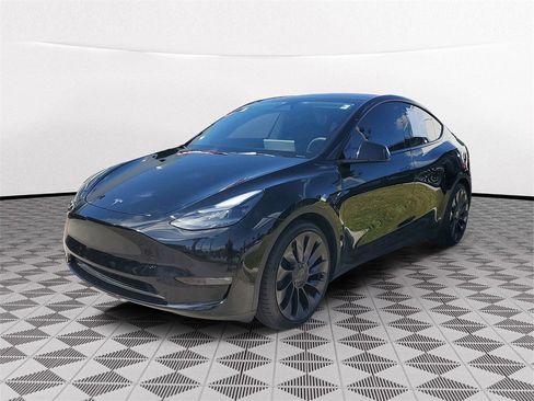 Used 2024 Tesla Model Y Performance image 3