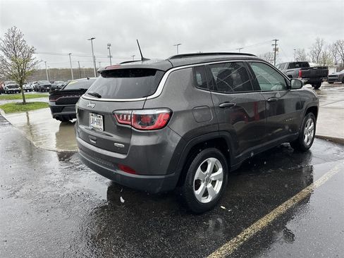 Used 2019 Jeep Compass Latitude AWD/4WD image 2