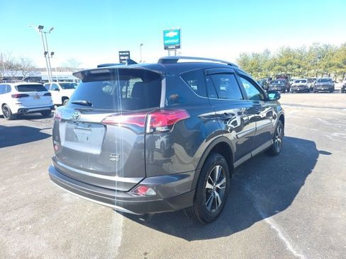 Used 2018 Toyota RAV4 XLE image 4