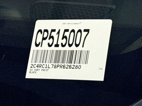 Used 2023 Chrysler Pacifica Touring-L FWD image 23