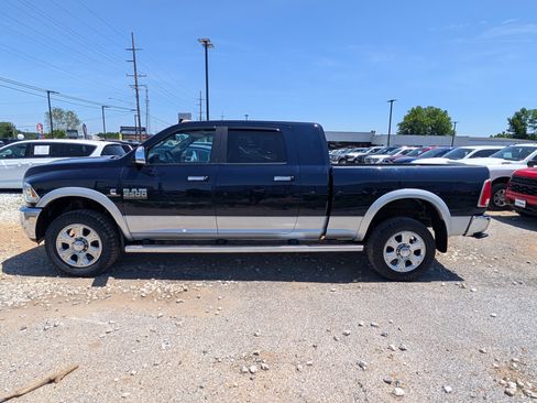 Used 2016 RAM 2500 Laramie AWD/4WD image 2