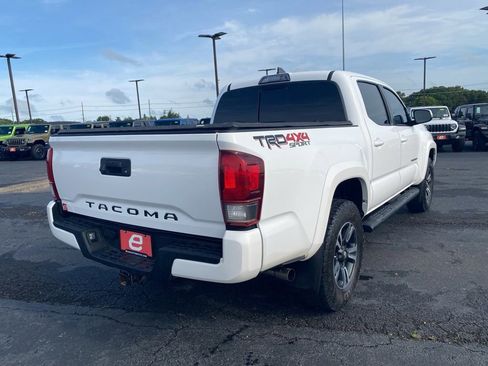 Used 2019 Toyota Tacoma TRD Sport AWD/4WD image 8