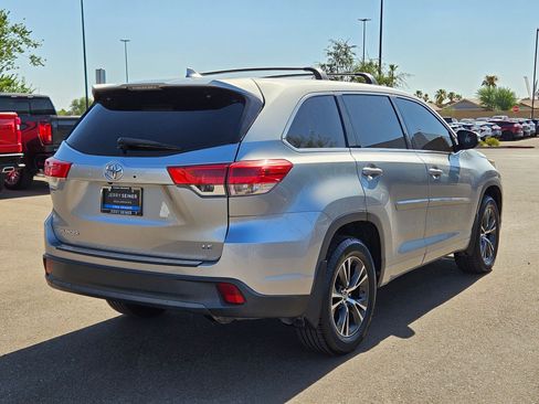 Used 2017 Toyota Highlander Plus w/ Protection Package #3 FWD image 5