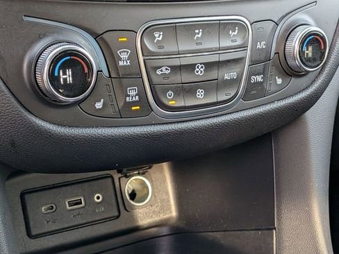 Used 2024 Chevrolet Equinox LT image 20