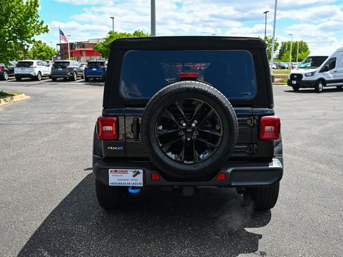 Used 2023 Jeep Wrangler Unlimited Sahara w/ Cold Weather Group AWD/4WD image 6