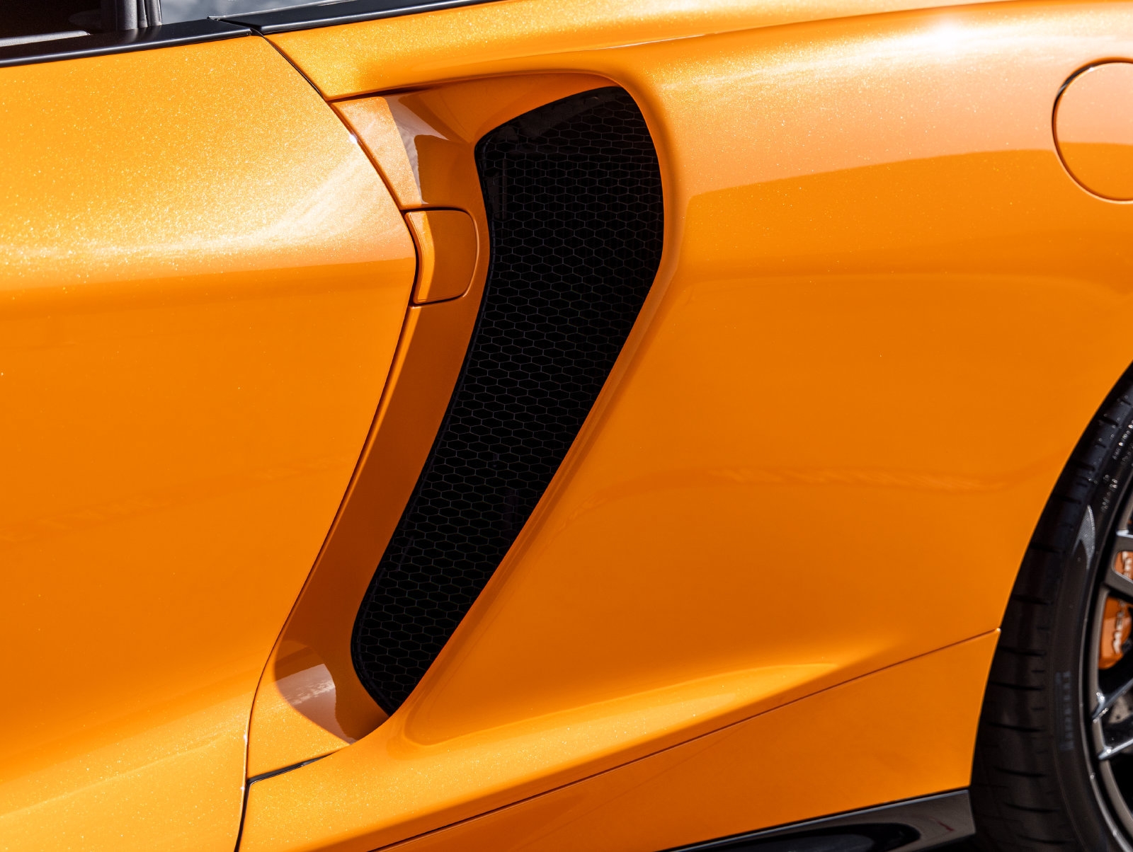 Used 2022 McLaren GT RWD image 17