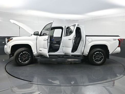 Used 2025 Toyota Tacoma TRD Sport w/ TRD Sport Upgrade Package AWD/4WD image 35