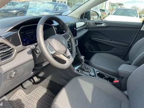 Used 2025 Volkswagen Taos SE image 11