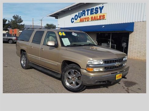 Used 2006 Chevrolet Suburban LT w/ Preferred Equipment Group image 13