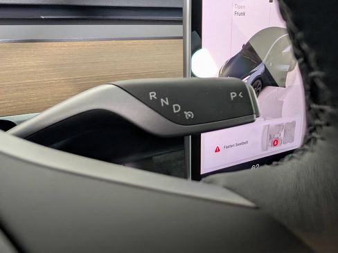 Used 2024 Tesla Model Y Long Range RWD image 32