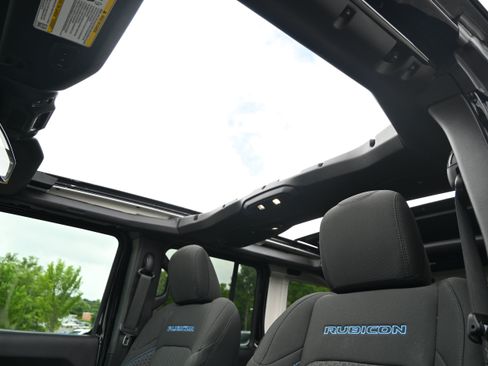 Used 2025 Jeep Wrangler Unlimited Rubicon 4xe w/ Safety Group AWD/4WD image 29
