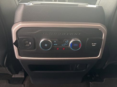 Used 2022 Ford Expedition Max Limited image 18