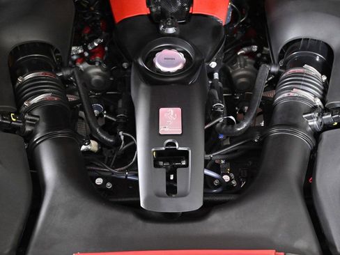 Certified 2022 Ferrari F8 Tributo image 5