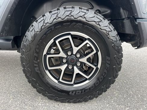 Used 2025 Jeep Wrangler Unlimited Rubicon image 27