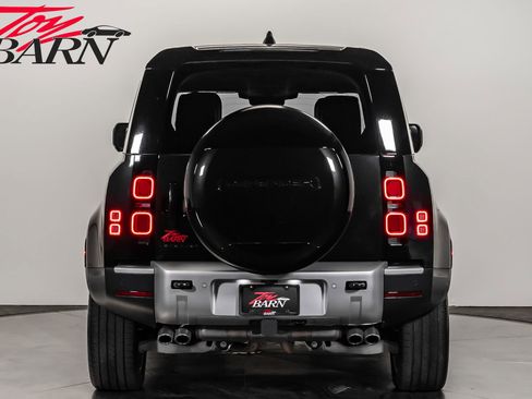 Used 2024 Land Rover Defender 110 SE image 4