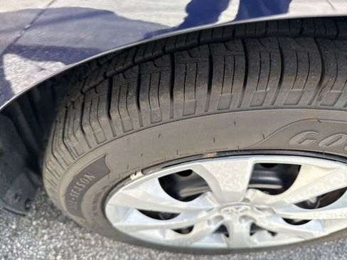 Used 2022 Toyota Corolla LE image 4