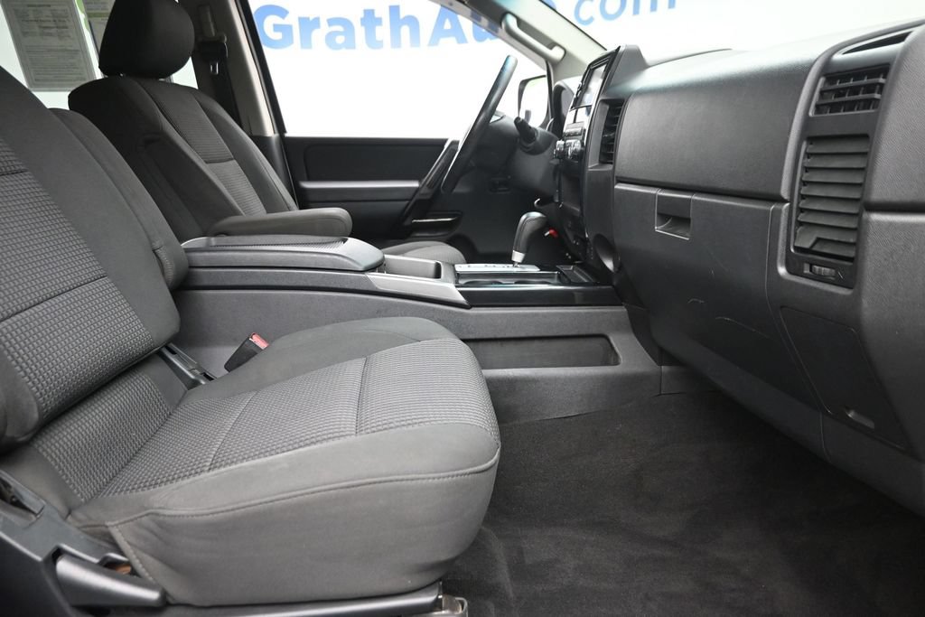Used 2014 Nissan Titan SV w/ SV Value Truck Package AWD/4WD image 9