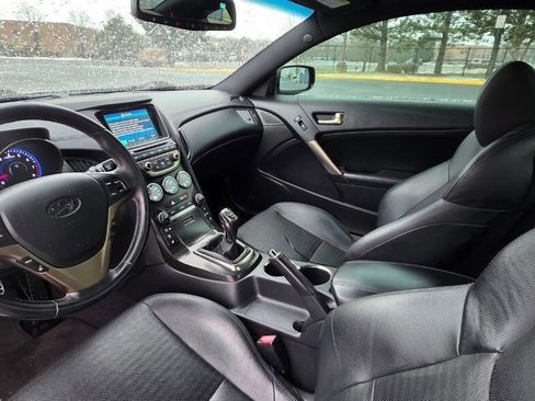 Used 2013 Hyundai Genesis 3.8 image 11
