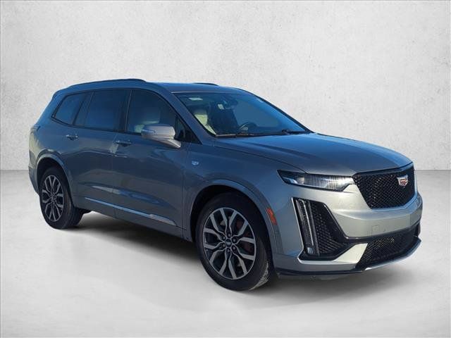 Used 2023 Cadillac XT6 Sport w/ Technology Package AWD/4WD image 3
