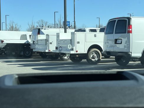 New 2025 Chevrolet Equinox EV RS w/ Convenience Package II image 39