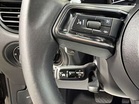 Certified 2025 Porsche Macan image 37