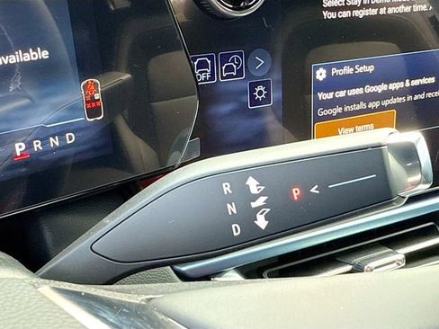 New 2026 Chevrolet Equinox EV LT image 18