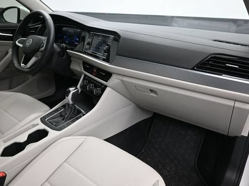 Used 2024 Volkswagen Jetta SE FWD image 10