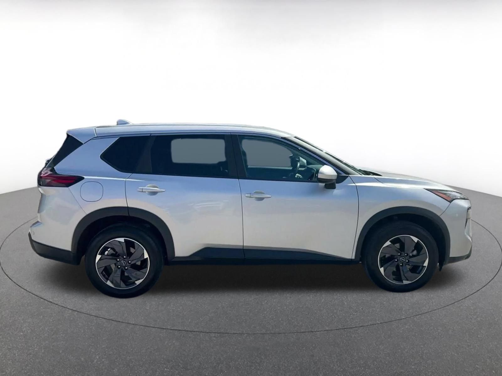 Used 2025 Nissan Rogue SV FWD image 15