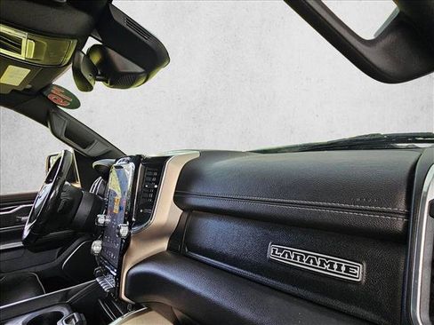 Used 2019 RAM 1500 Laramie AWD/4WD image 14