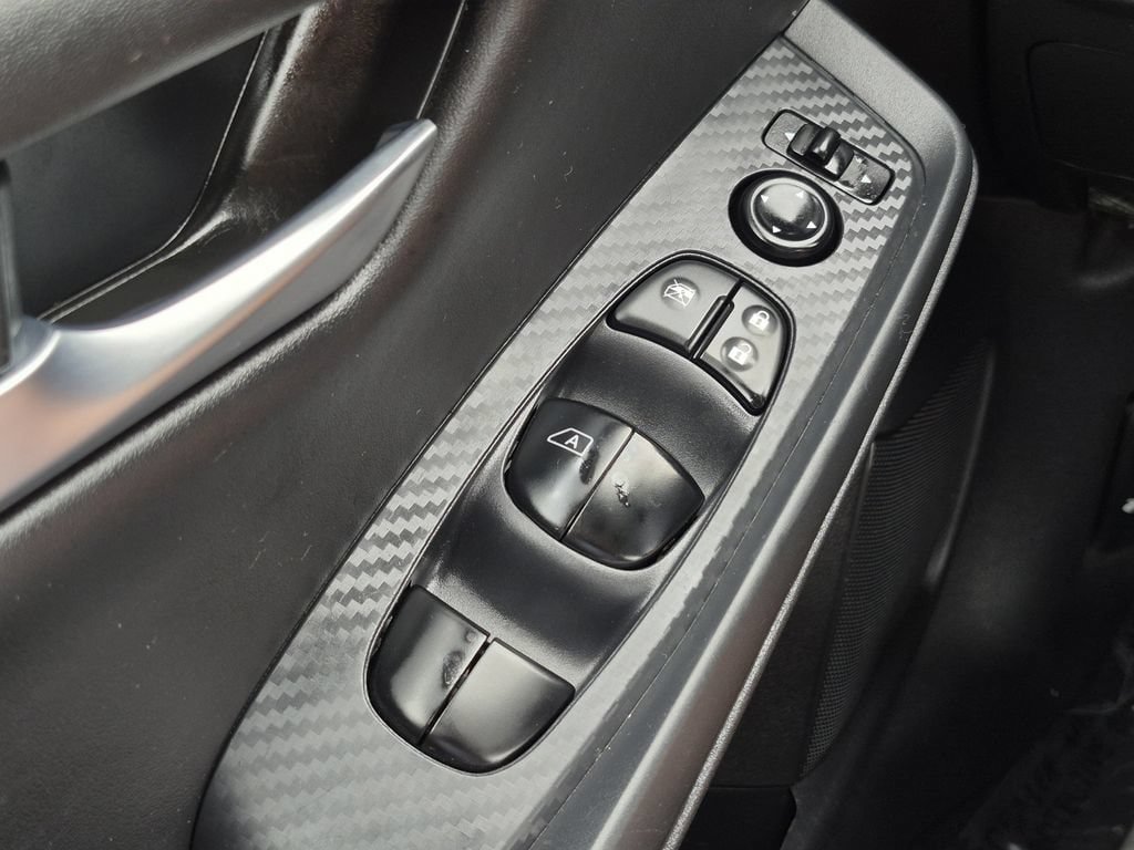 Used 2025 Nissan Sentra SV FWD image 8