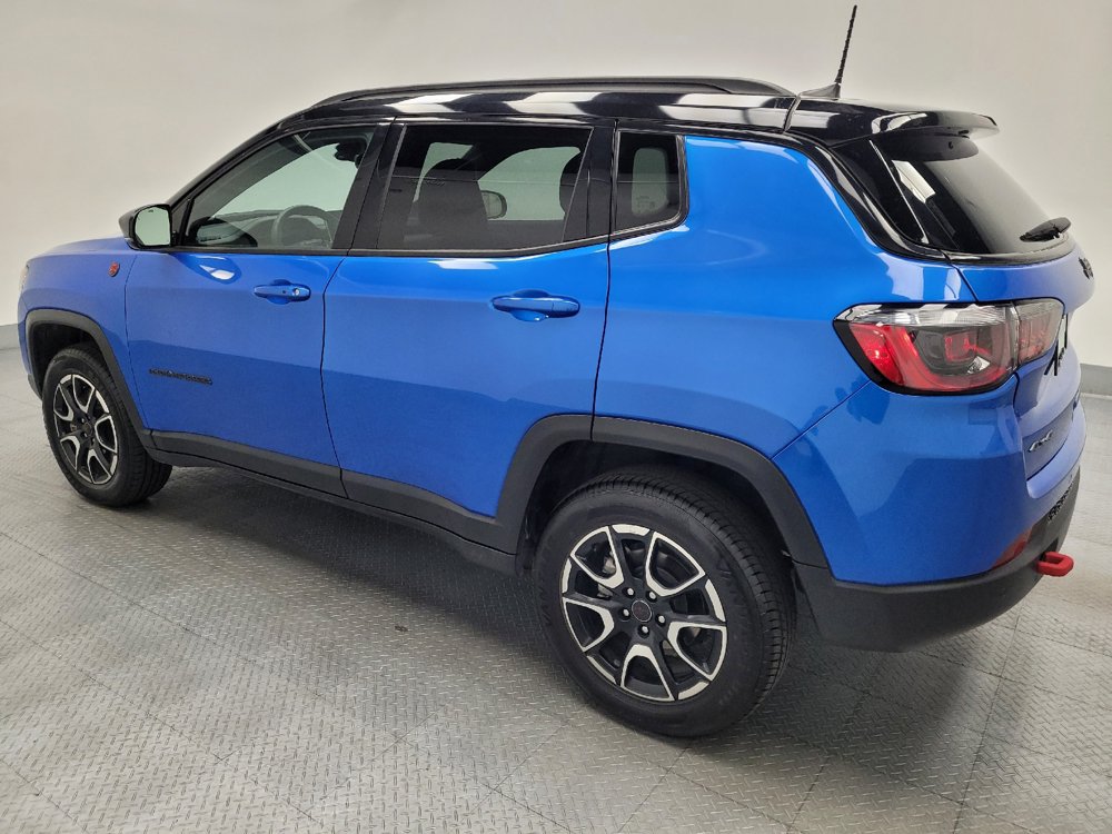 Used 2025 Jeep Compass Trailhawk AWD/4WD image 3