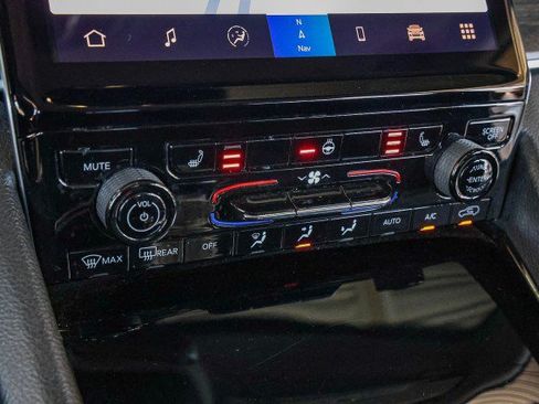 Used 2022 Jeep Grand Cherokee Limited RWD image 19