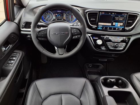 New 2026 Chrysler Pacifica Select w/ S Appearance Package FWD image 2