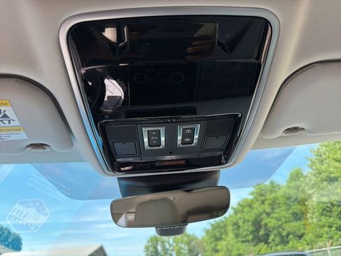 Used 2019 Land Rover Range Rover Velar R-Dynamic SE AWD/4WD image 38