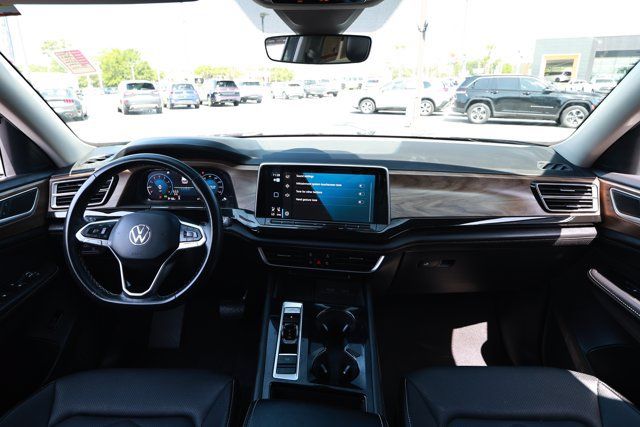 Used 2025 Volkswagen Atlas SE FWD image 28