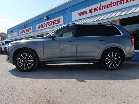 Used 2017 Volvo XC90 T6 Momentum w/ Vision Package AWD/4WD image 3