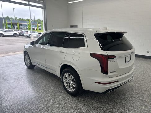 Used 2021 Cadillac XT6 Luxury FWD image 2