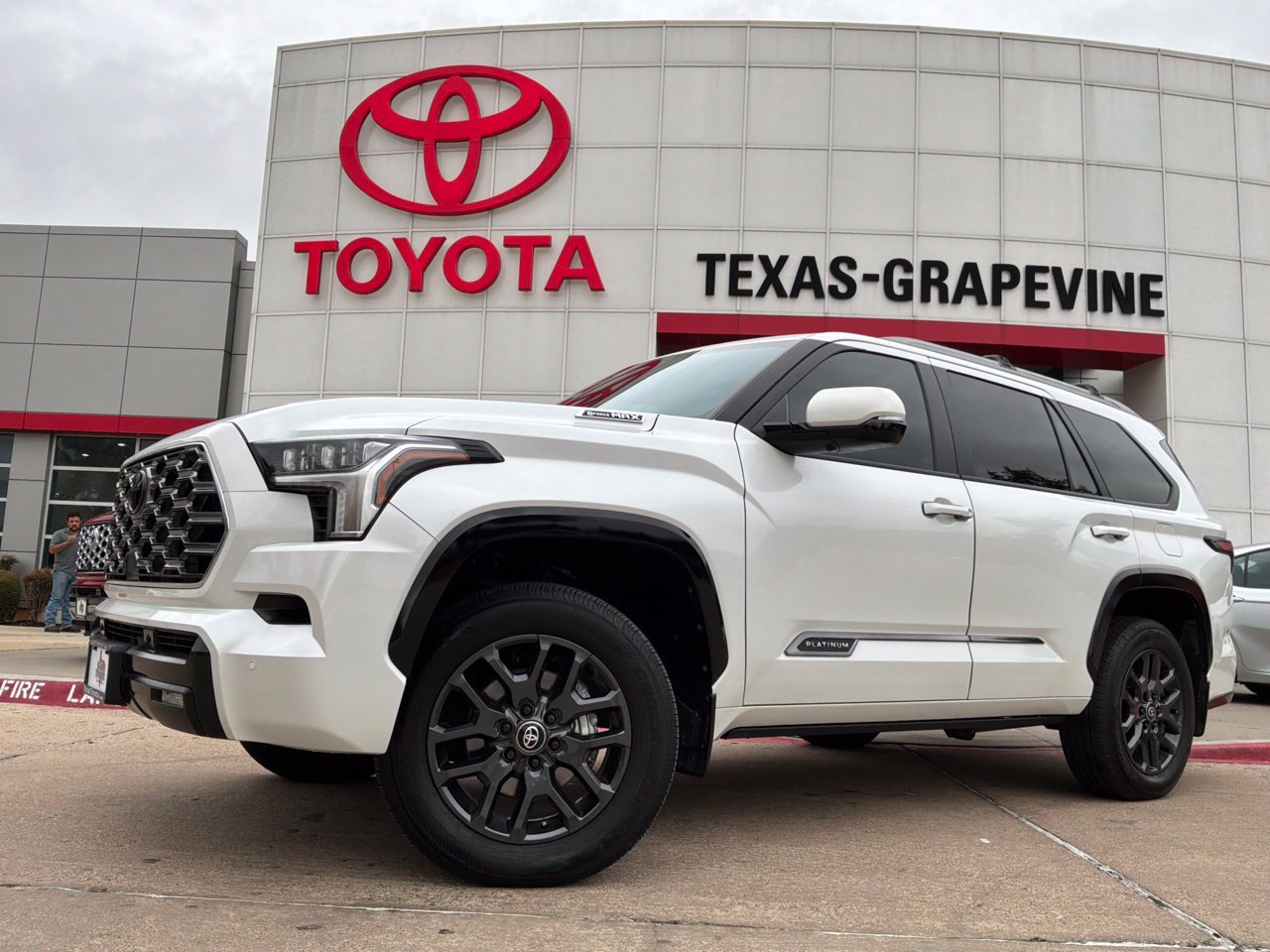 Used 2025 Toyota Sequoia Platinum AWD/4WD image 2