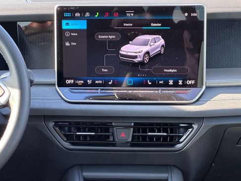 New 2026 Volkswagen Tiguan SE FWD image 23