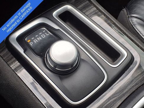 Used 2017 Chrysler 300 Touring w/ Value Package image 22